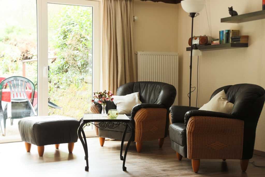 Sitzecke der Ferienwohnung mit Blick auf die Terrasse